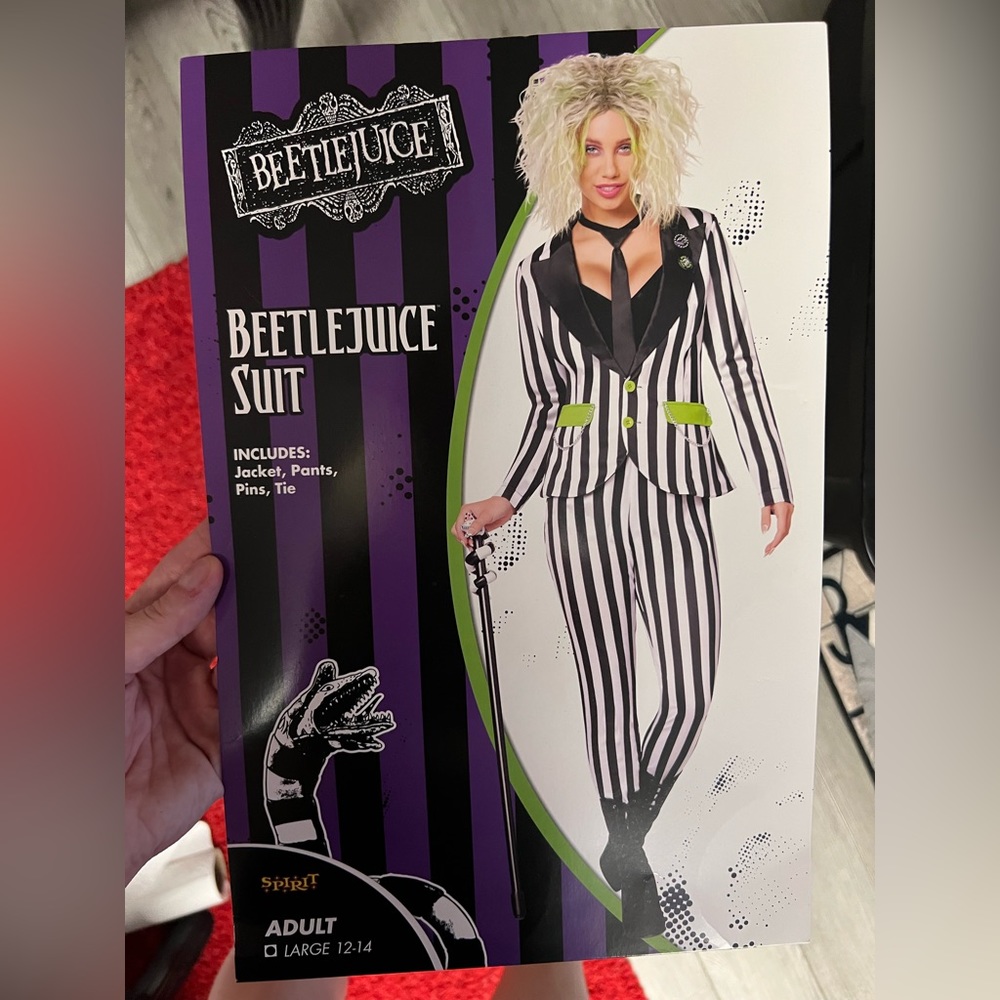 Spirit Halloween Women’s Deluxe Beetlejuice Costume Large